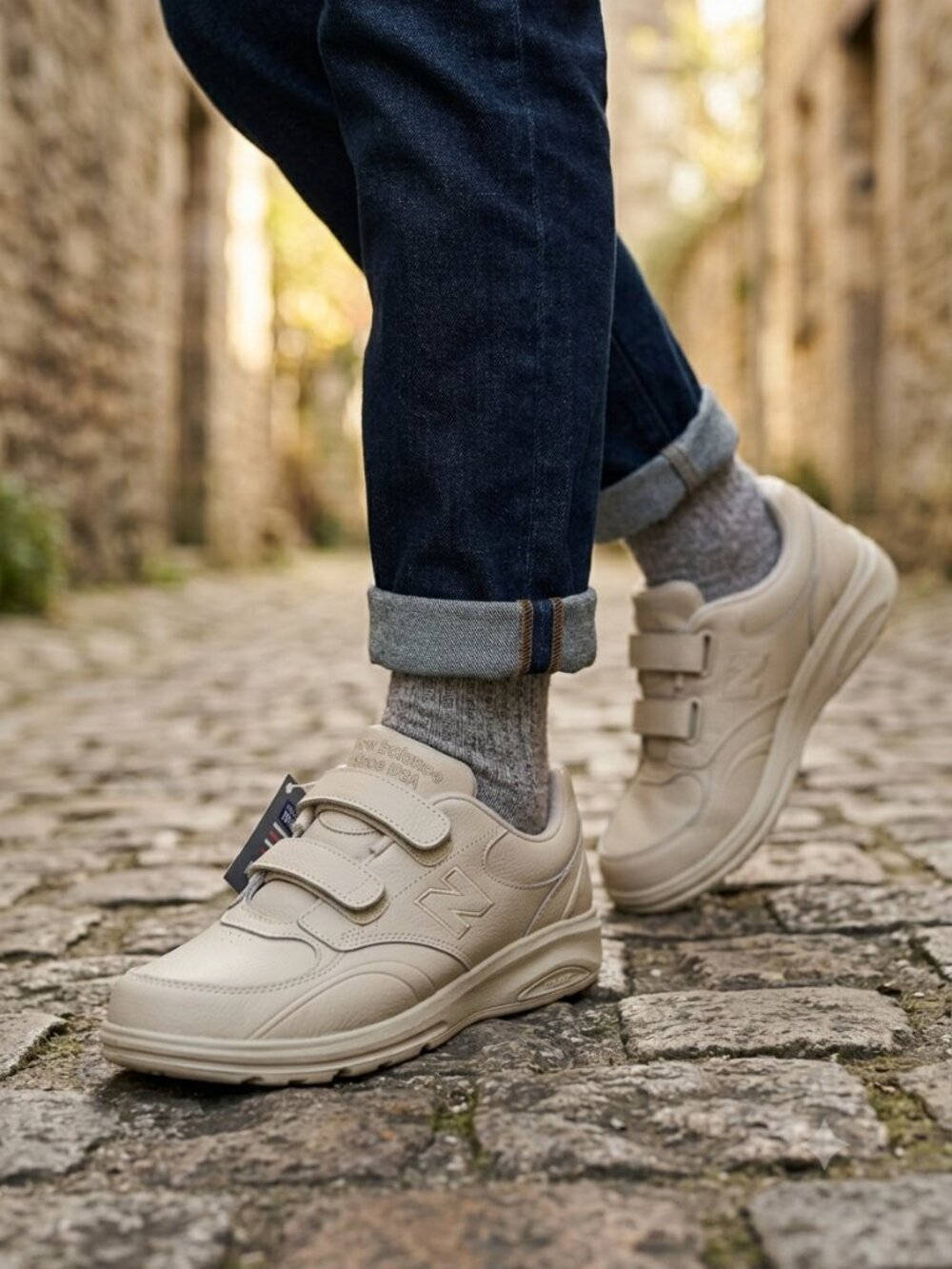 New Balance MW812 Beige Hoop & Loop Leather Walking Dad Shoes Men’s Sz 8 2E NEW